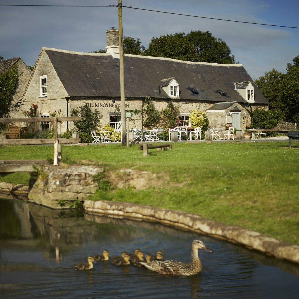 The King's Head Inn - A Cotswolds Country Pub With Outside Area For Children