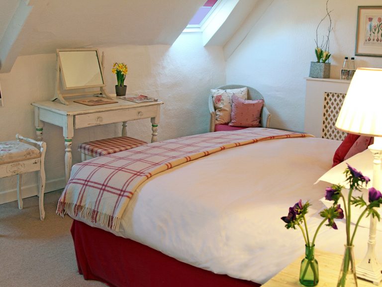 Supertwin Bedroom above the inn