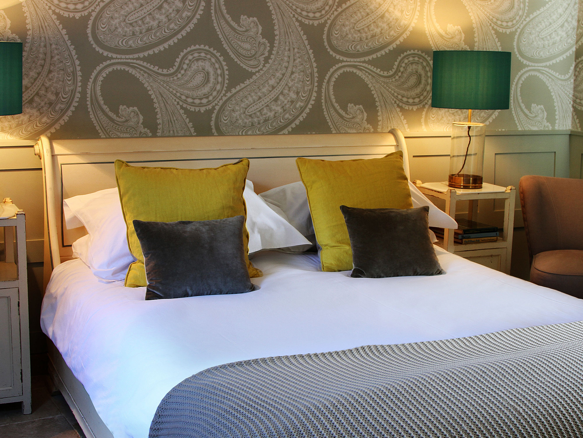 The King's Head Inn - A Country Cotswolds Pub With Courtyard Bedrooms