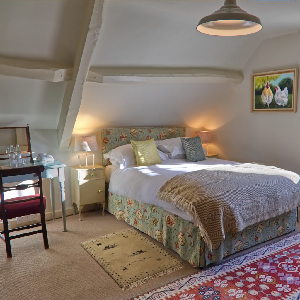 The King's Head Inn - A Cotswold Pub With Bedrooms, Restaurant & Gardens