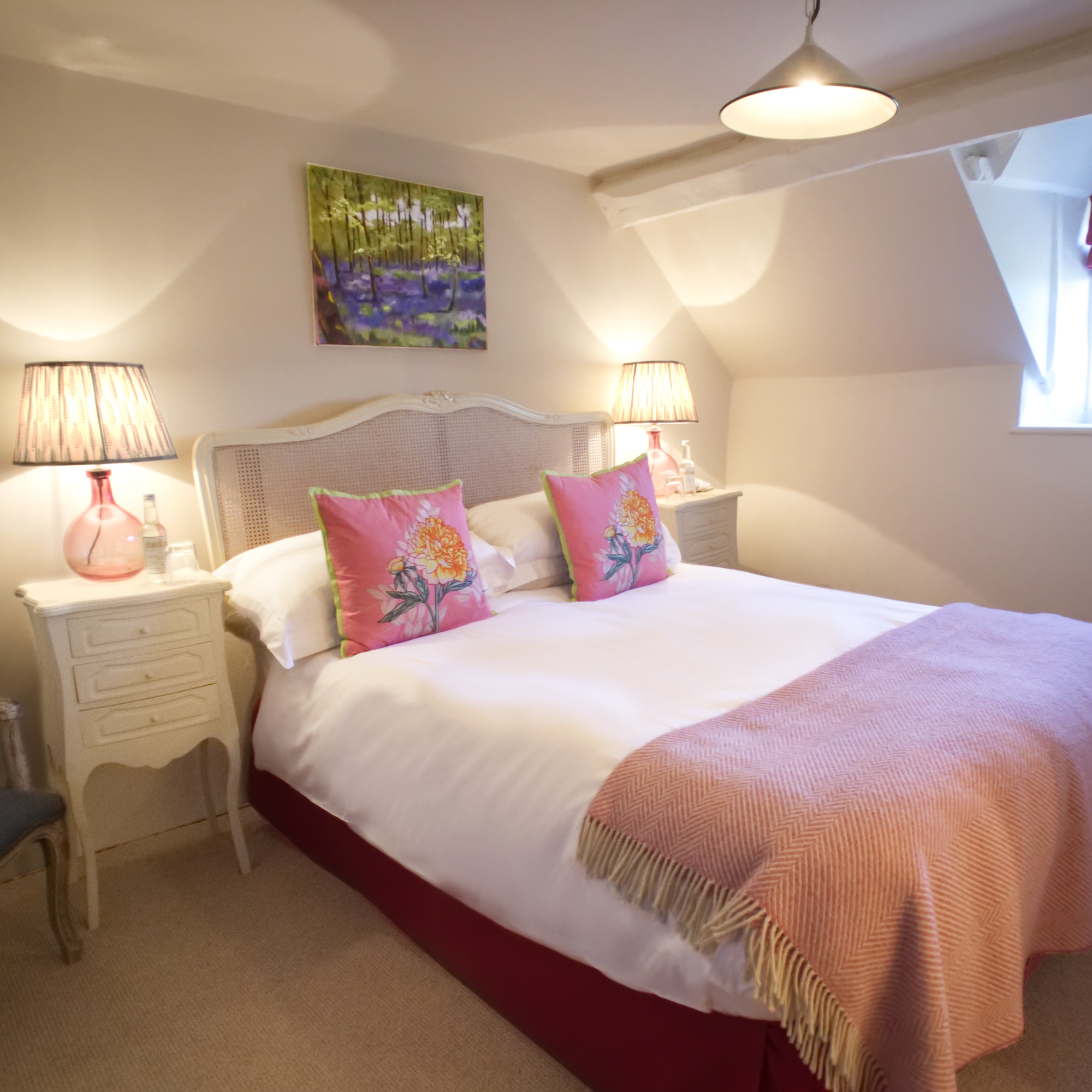 The King's Head Inn - A Cotswold Pub With Accommodation, Restaurant & Gardens